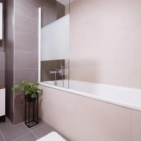 Skypark Serenity - Nordic Chic & Castle Views Apartament Bratysława