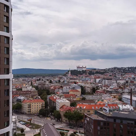 Skypark Serenity - Nordic Chic & Castle Views *