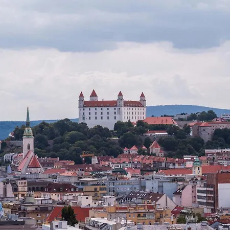 Skypark Serenity - Nordic Chic & Castle Views