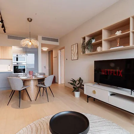 Apartament Skypark Serenity - Nordic Chic & Castle Views