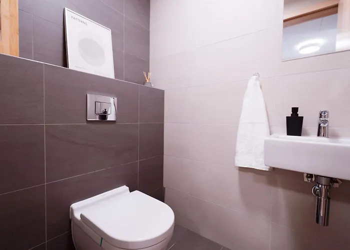 Skypark Serenity - Nordic Chic & Castle Views