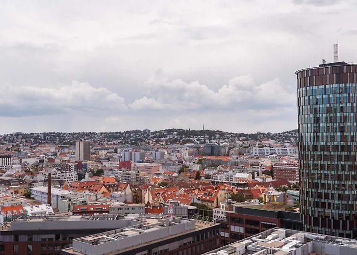 Skypark Serenity - Nordic Chic & Castle Views Appartement