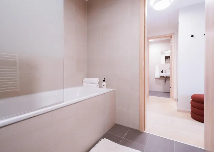 Skypark Serenity - Nordic Chic & Castle Views Appartement