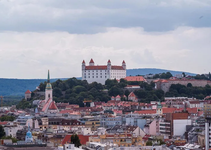 Skypark Serenity - Nordic Chic & Castle Views