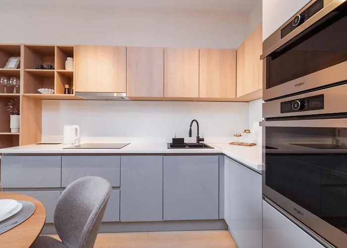 Appartement Skypark Serenity - Nordic Chic & Castle Views *