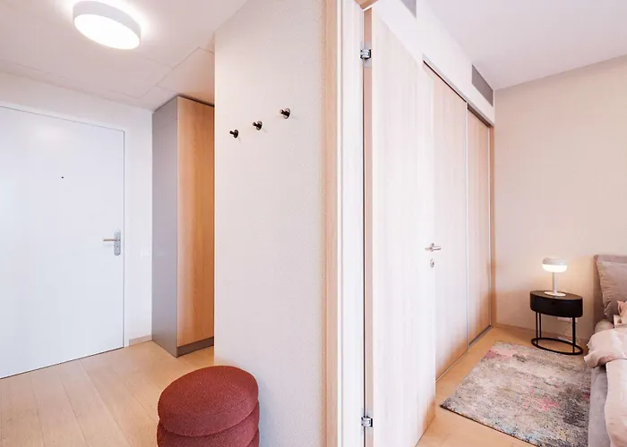 Skypark Serenity - Nordic Chic & Castle Views *