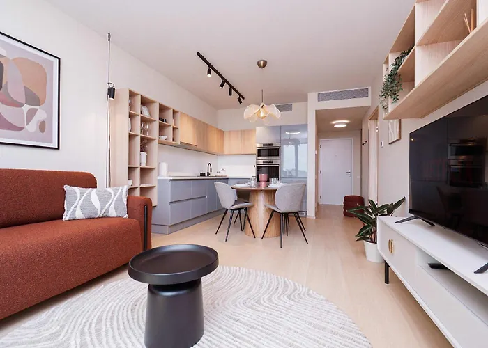 Skypark Serenity - Nordic Chic & Castle Views *