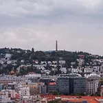 Skypark Serenity - Nordic Chic & Castle Views *