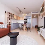 Skypark Serenity - Nordic Chic & Castle Views *