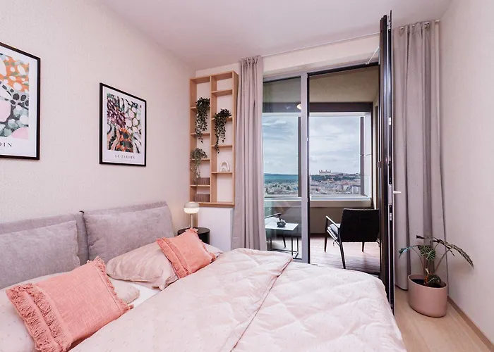 Skypark Serenity - Nordic Chic & Castle Views Apartament *