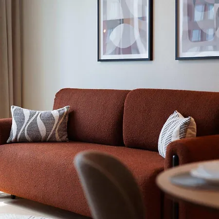 アパート Skypark Serenity - Nordic Chic & Castle Views *